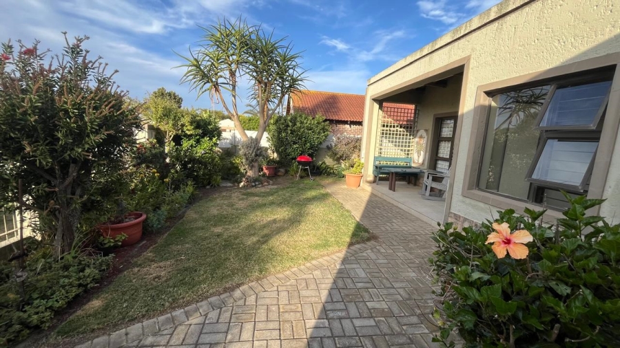 3 Bedroom Property for Sale in Wavecrest Eastern Cape